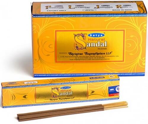 Encens Satya Natural Sandal Boîte de 12 paquets de 15g